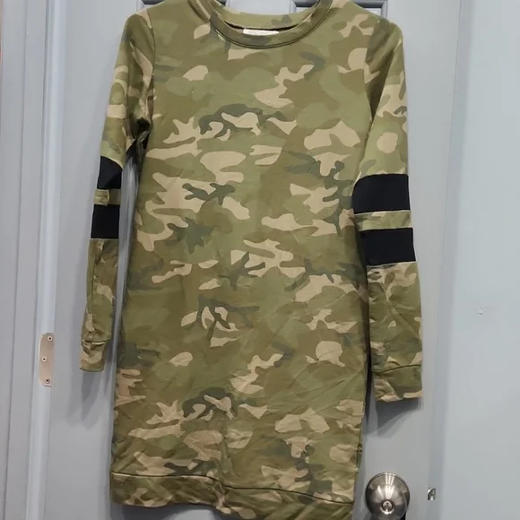 army green camouflage dress Plus Size Casual Army Green Camouflage Print High Slit Maxi Dress (Without Belt) main image 1